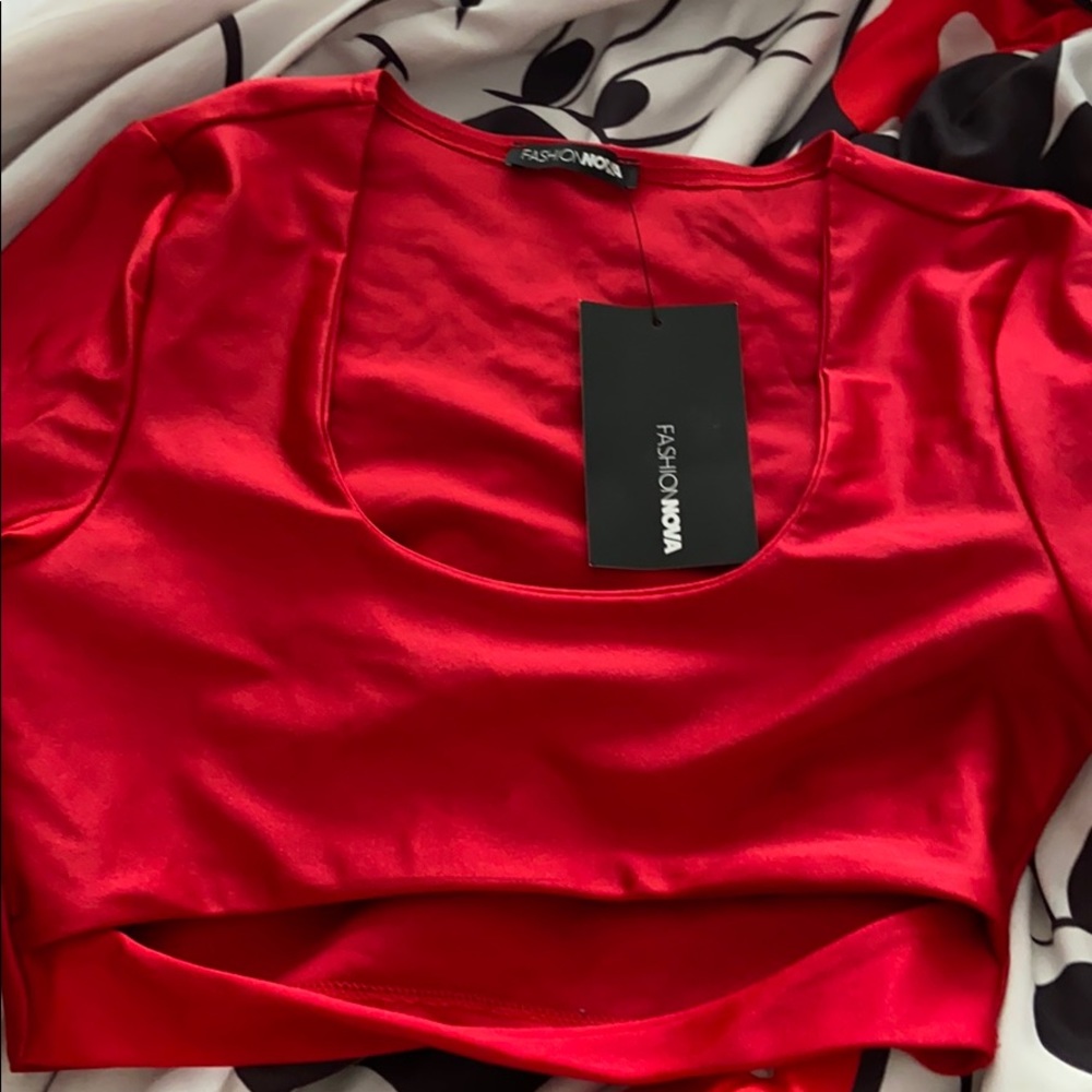 Long sleeve underboob shirt
